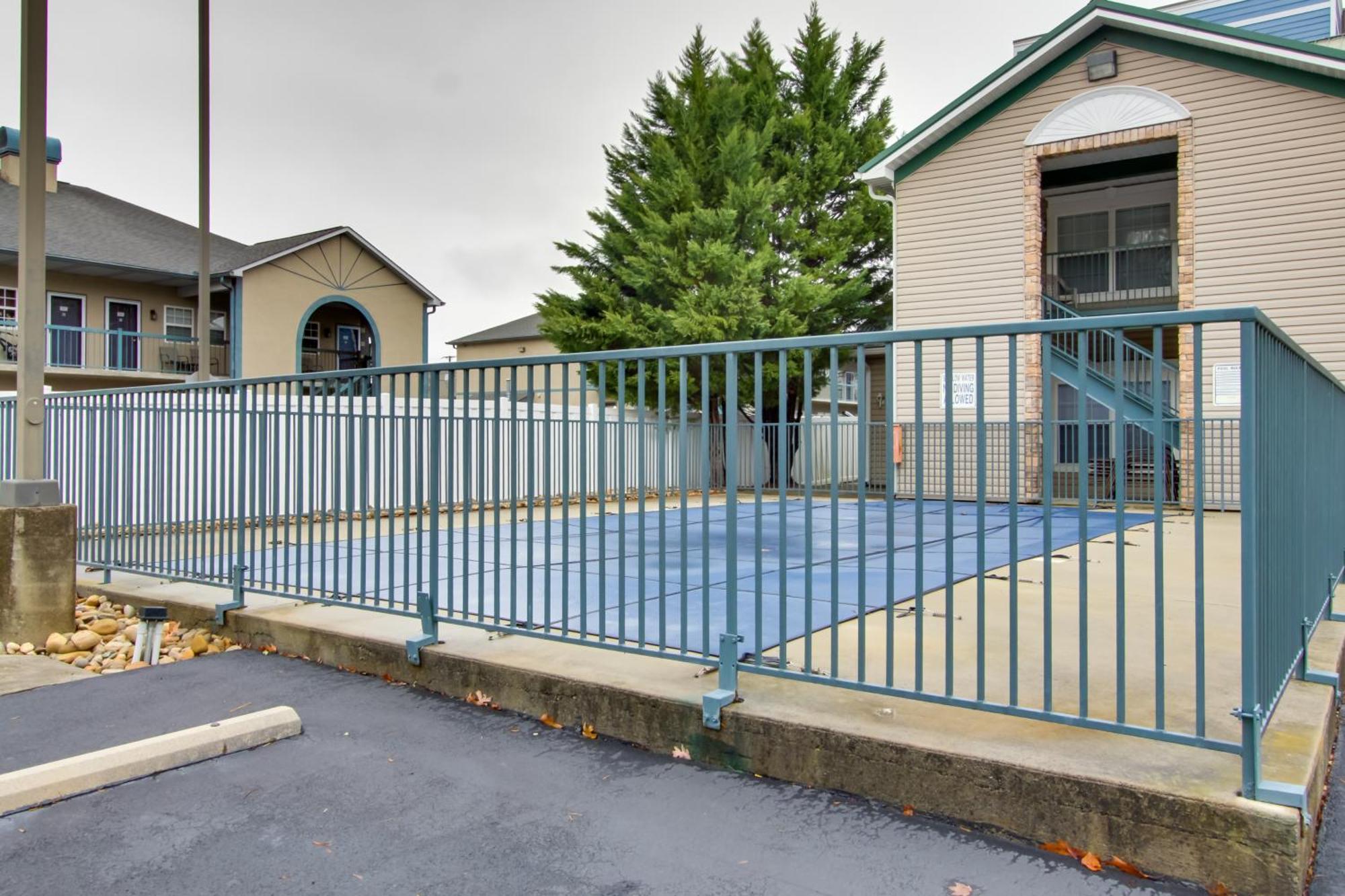 Parkway Condo About Walk To Island In Pigeon Forge! Exterior photo